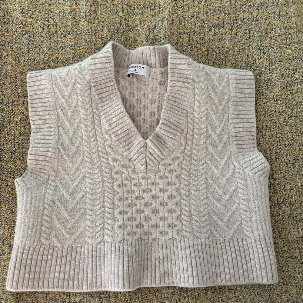 Aritzia Babaton Cream V-Neck Sweater Vest
